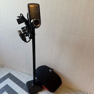 Logitech Webcam w/ Case and Stand Carl Zeiss 2.0/3.7 2MP